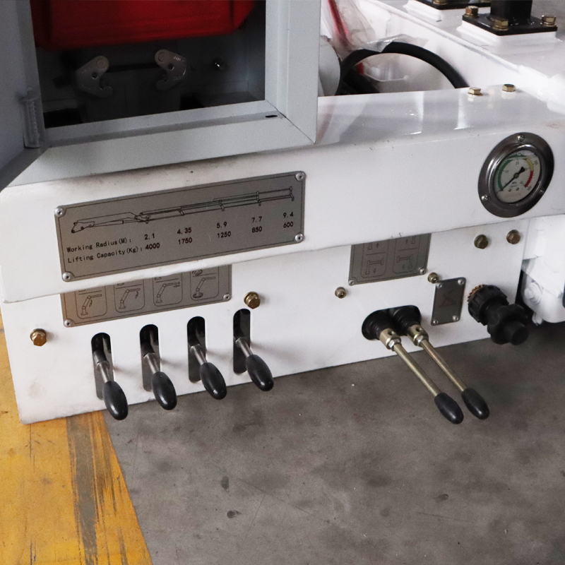 4 Ton Knuckle Boom Truck Mounted Crane