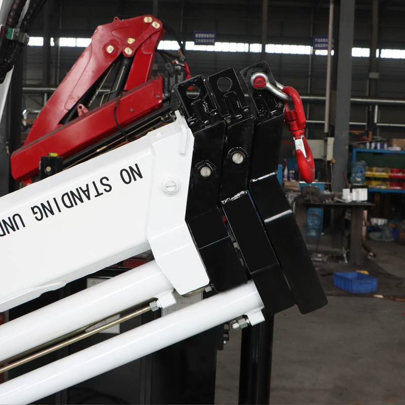 4 Ton Knuckle Boom Truck Mounted Crane